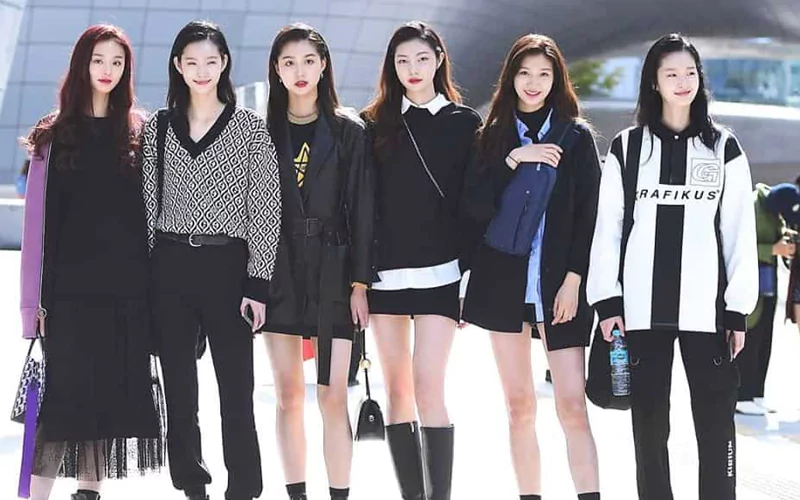 Gender-Neutral Wardrobe Outfits Korean Style